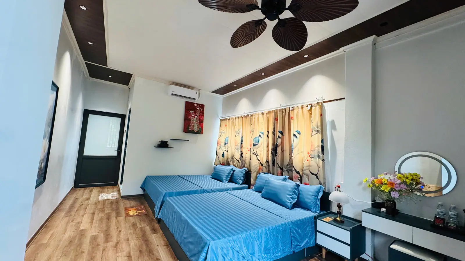 Favos Bích Động — phòng gia đình hướng phố