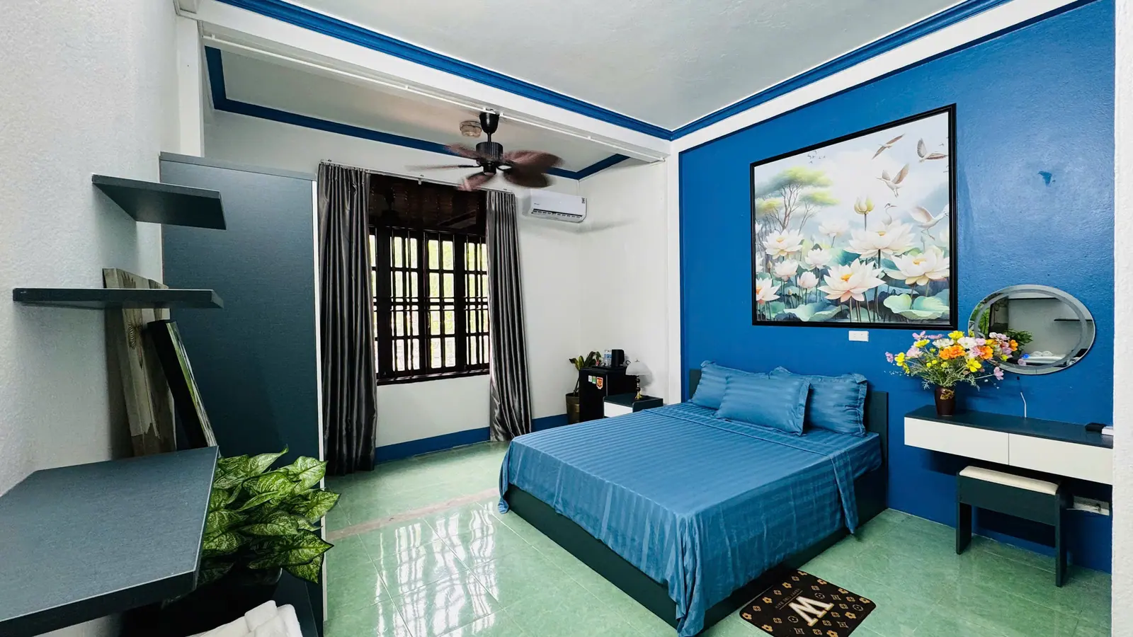 Double Room Street View 203 — góc nghỉ