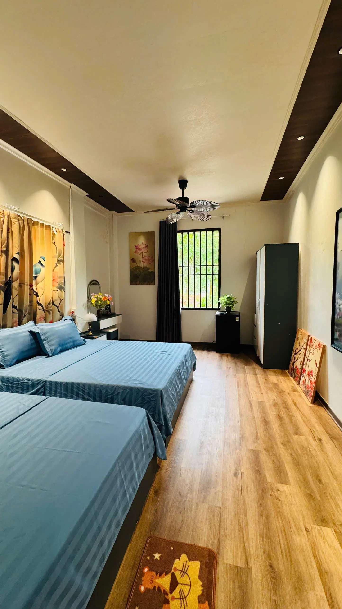 Family Room Street View 304 — nhìn toàn phòng
