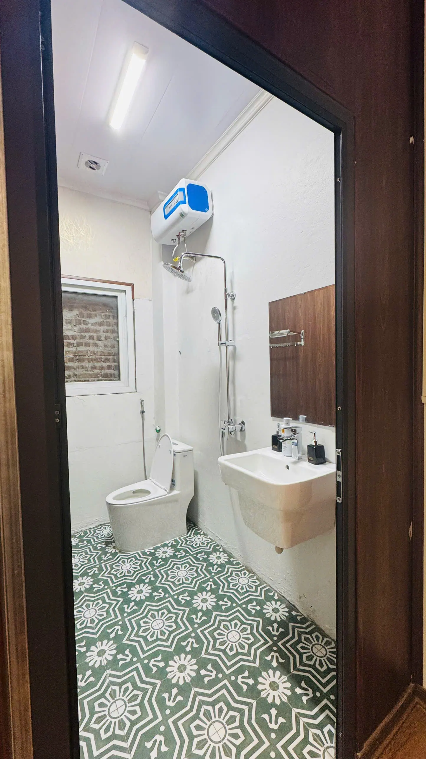 Street Luxury Room 303 — nhìn toàn phòng