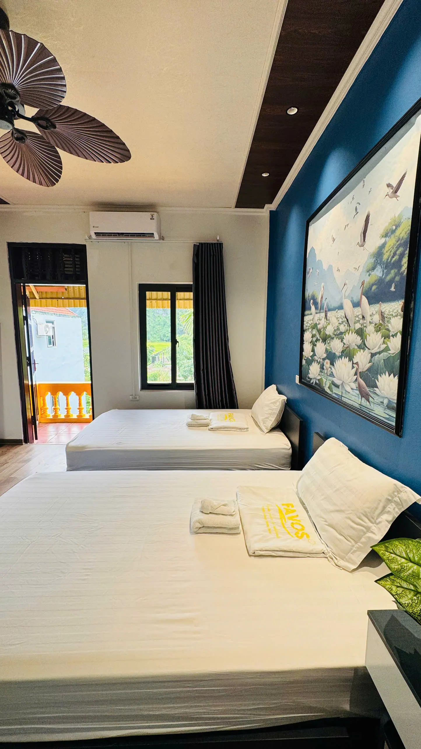 Twin Room Mountain View 302 — hai giường đơn