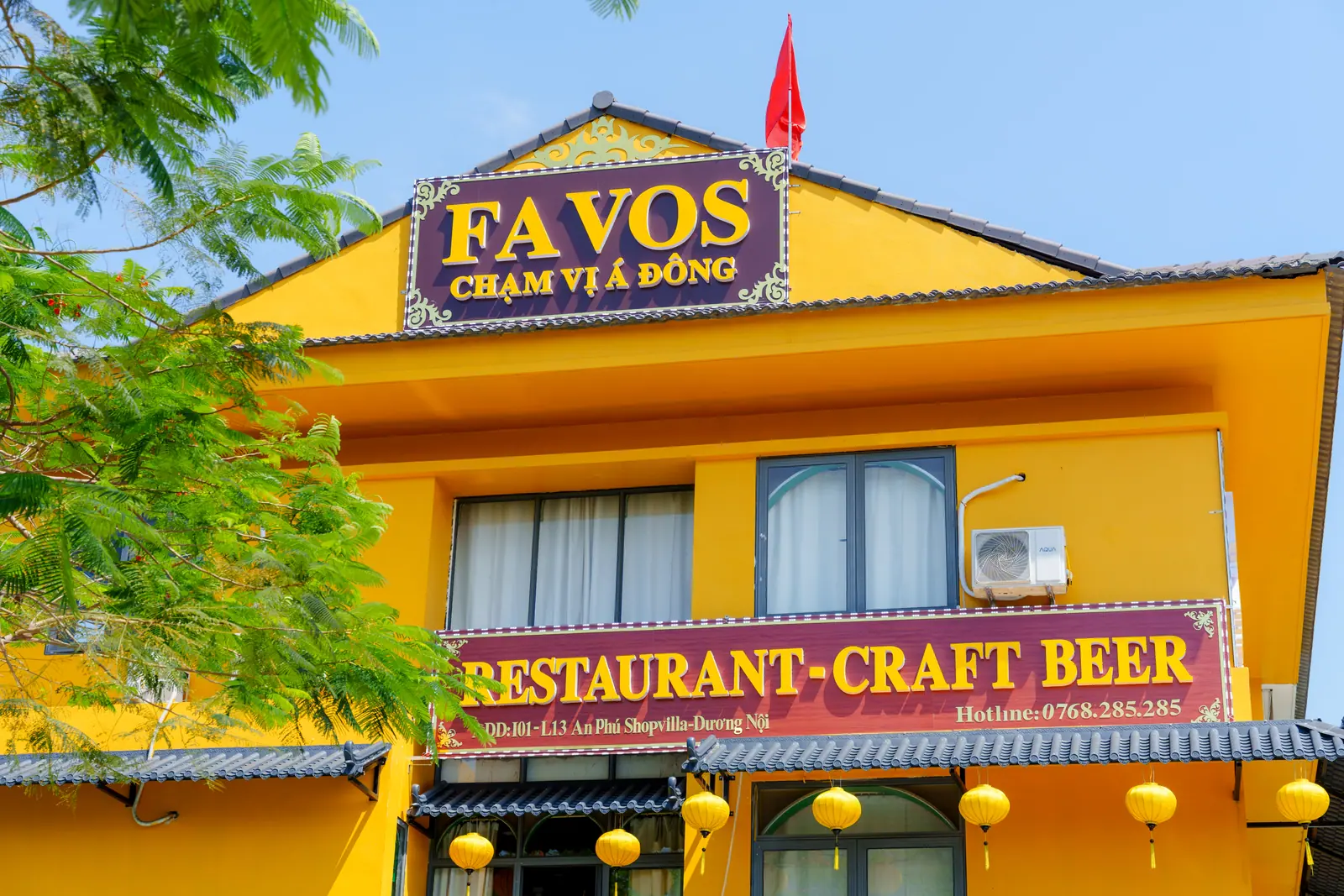 Biển hiệu Favos — Chạm vị Á Đông