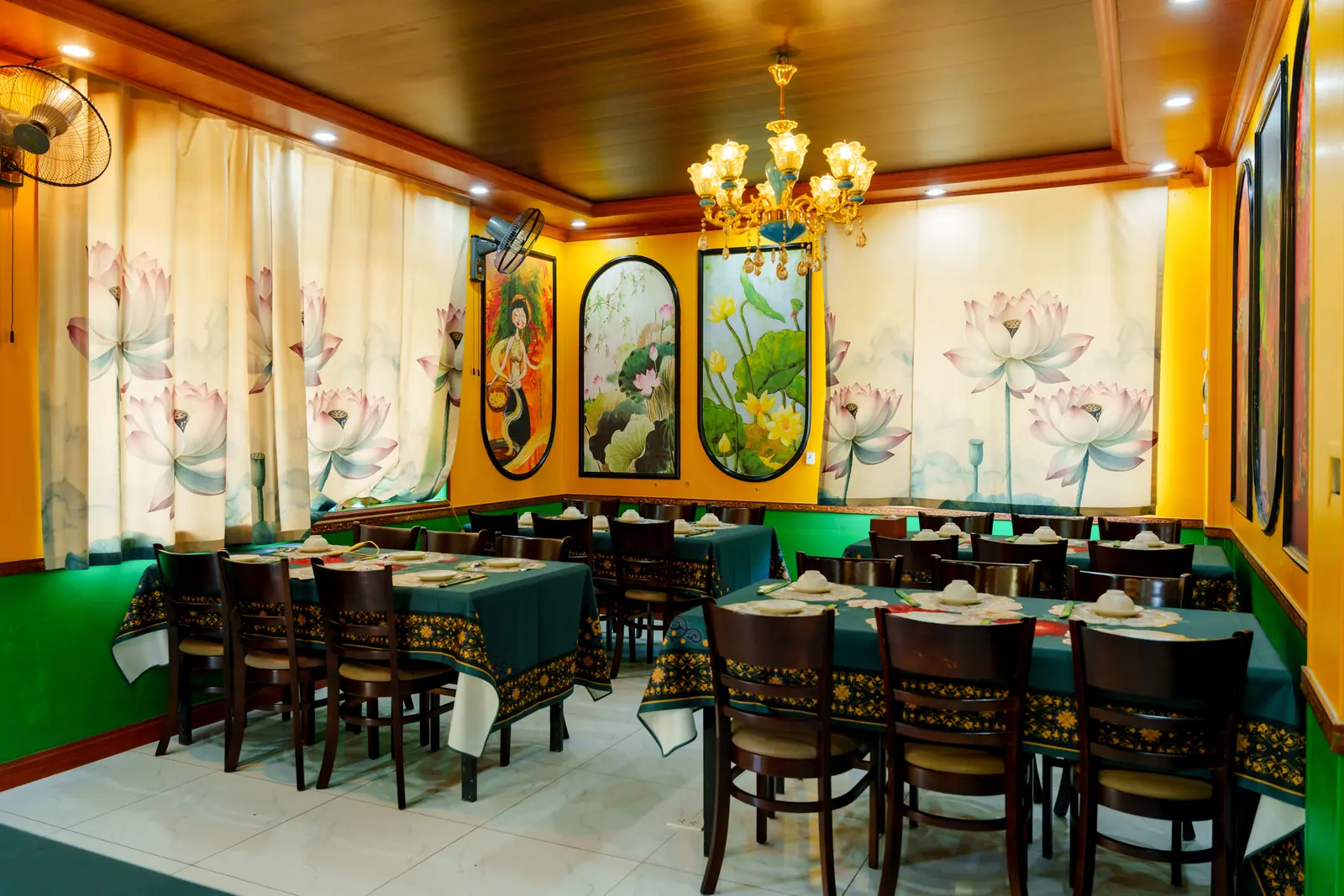 Phòng tiệc lớn Nhà Hàng Favos Dương Nội